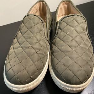 Steve Madden Ecentric-QWomens Size 7.5 Olive Green